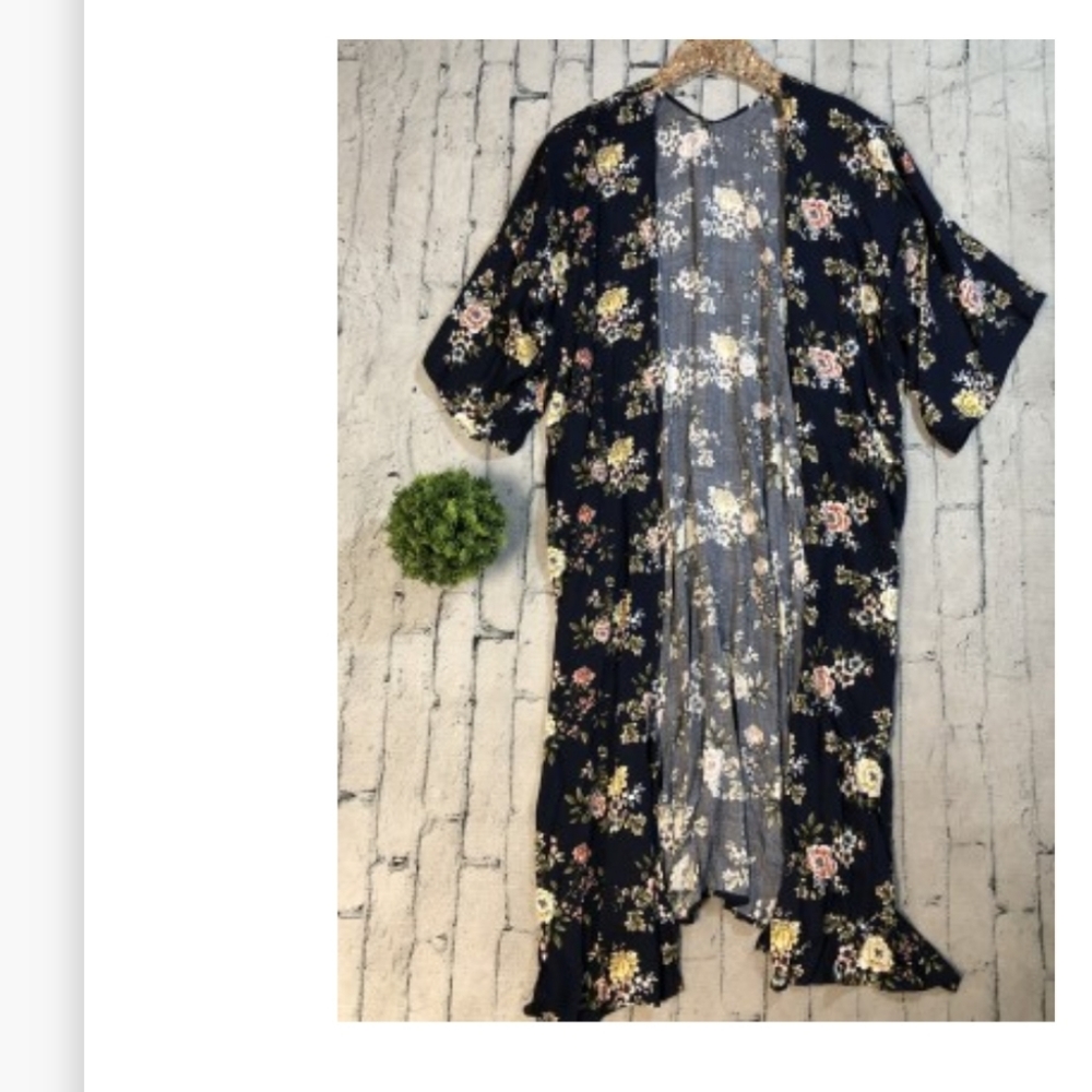 NIB Floral Kimono in Navy Large
